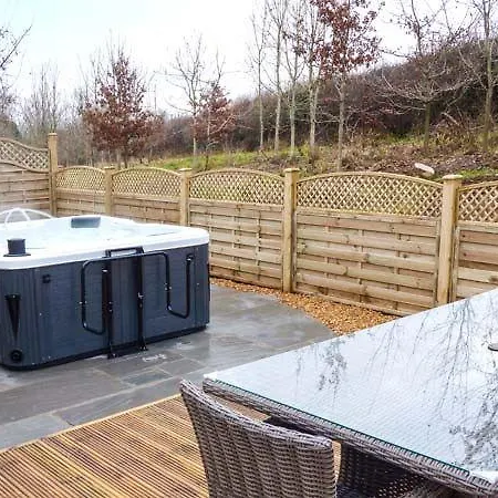 Fern Lodge, Allithwaite * Holker