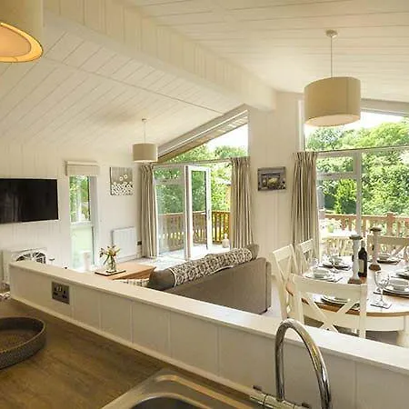 Fern Lodge, Allithwaite * Holker